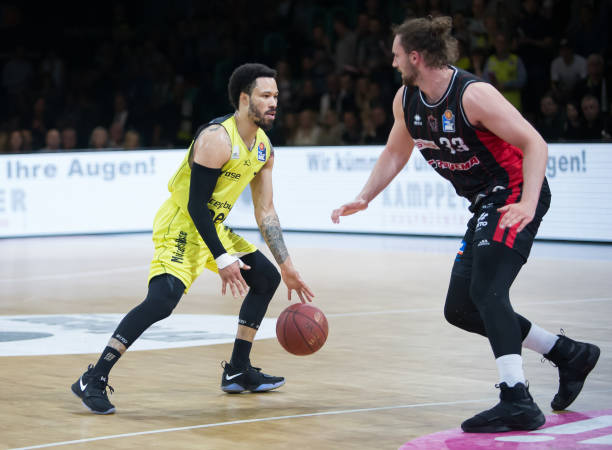 他不仅保持 他不仅保持