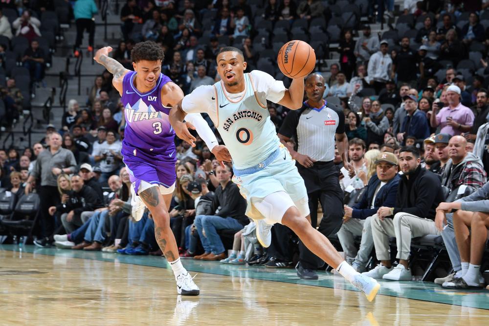 让湖人错失 让湖人错失