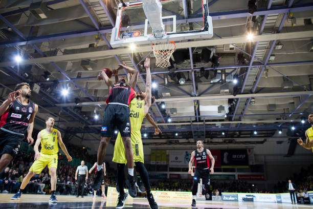 他始终以球 他始终以球