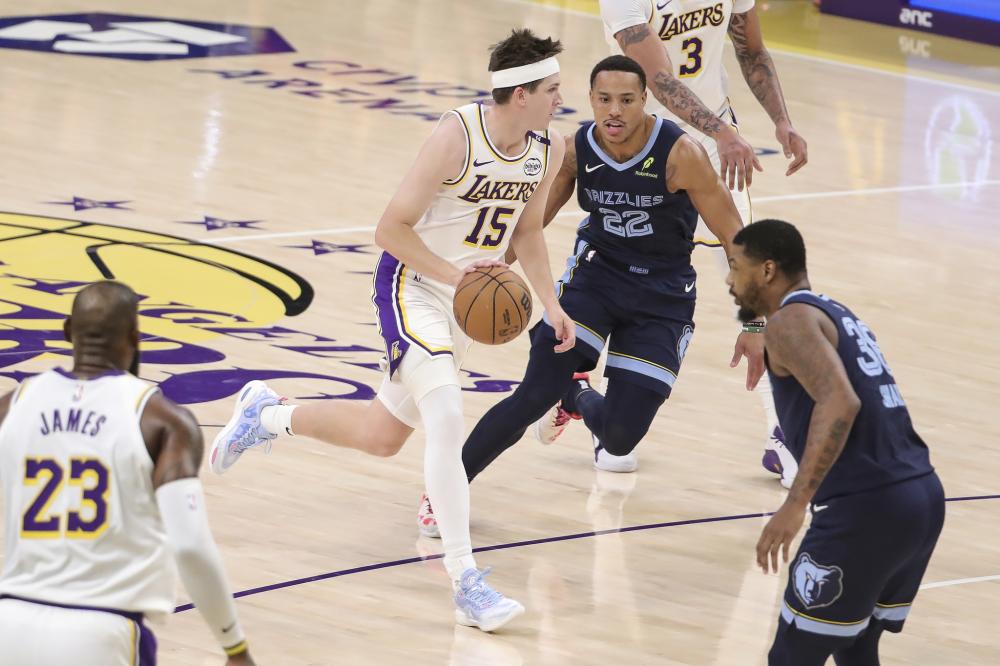 他是一位充 他是一位充